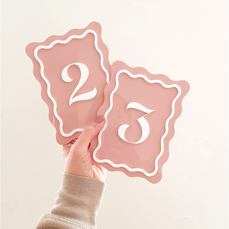 Table Number Gold - أرقام طاولات زفاف متموجة مخصصة من
